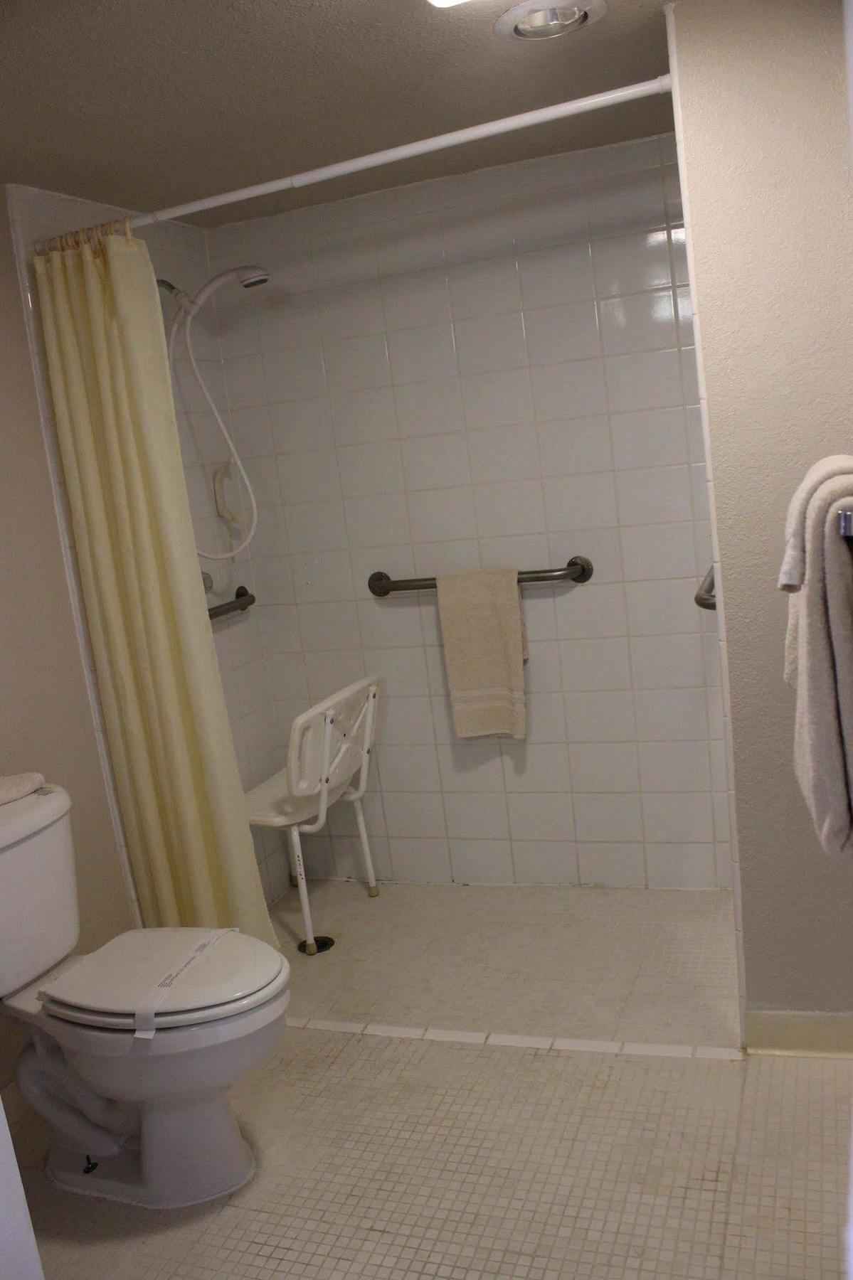 Econo Lodge *
